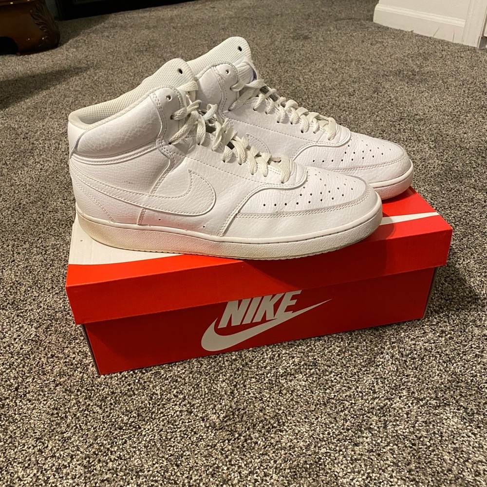 SUPER HOT AND STYLISH AUTHENTIC NIKE COURT VISION MD